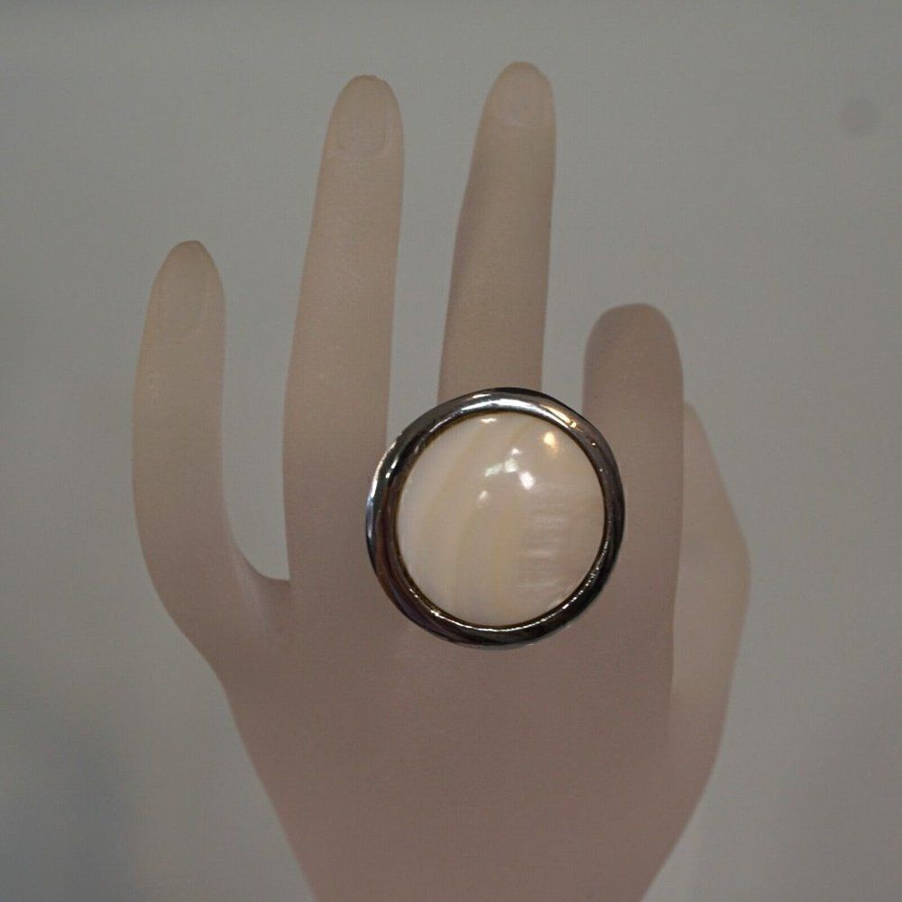 Statement Ring Button Style Size 8 Ring Silver Tone Faux Mother Of Pearl